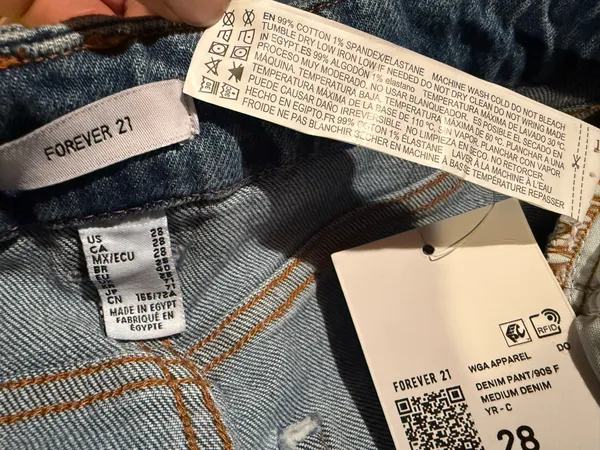 Forever 21 curvy 90’s straight leg jeans size 28 - Image 13