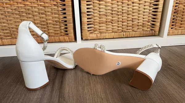 White pearl Heels Size 6 - Image 3