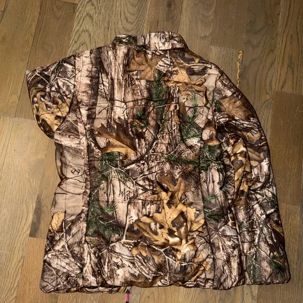 Realtree Camo Puffer Jacket with Pink Accents - Image 3