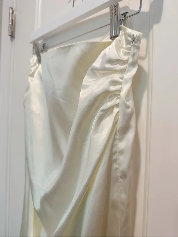 DANAE x NA-KD NWT Side Slit Satin Skirt in Light Beige Midi size‎ 38 Minimalist - Image 5