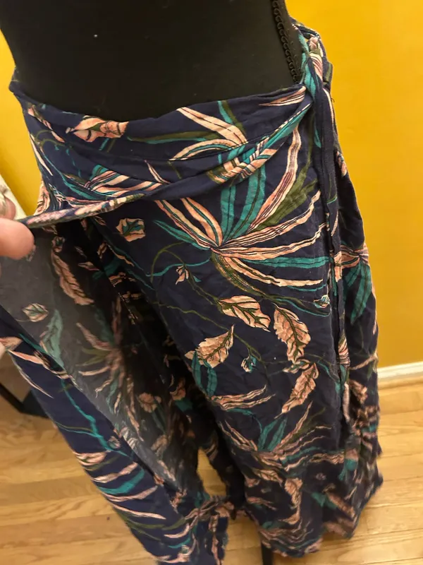 Heritage 1981 (Y2K Forever 21 Brand) Tropical Leaves Navy Linen Feel Wrap Maxi Skirt Size Small - Image 2