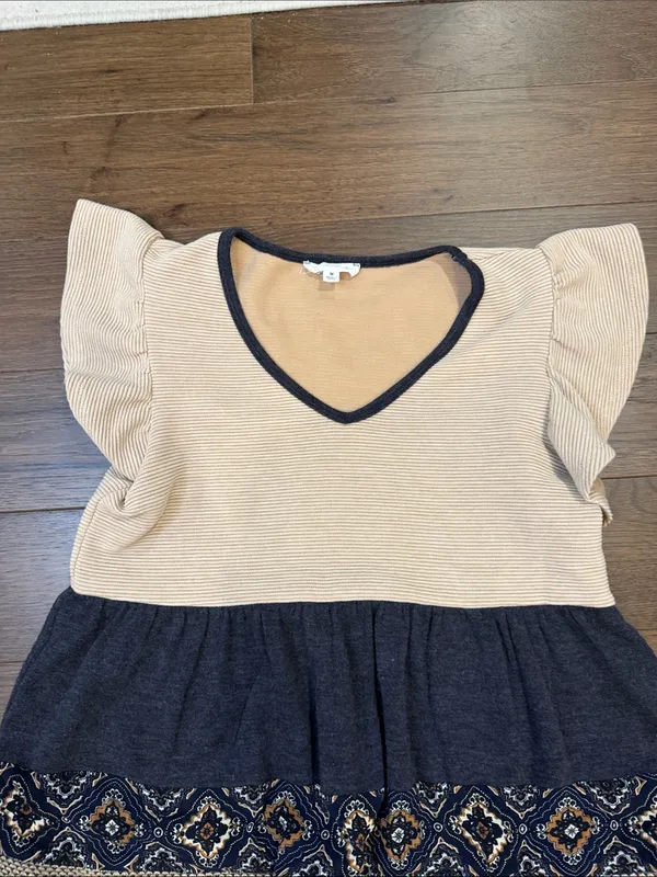 THML Tan and Navy Knit Flutter-Sleeve Casual Top Size Medium - C68-020 - Image 3