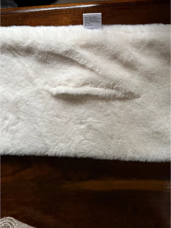 Cozy Cream Faux Fur Scarf - One Size - Image 5