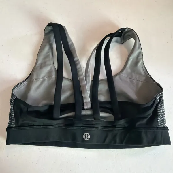 Lululemon Black grey small striped sports bra athleisure size 6 energy gym - Image 3