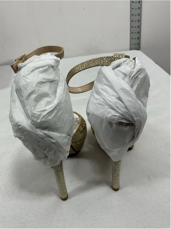 Womans New In Box Delicious Cadence Stiletto Formal Sandals Size 9 Gold - Image 4