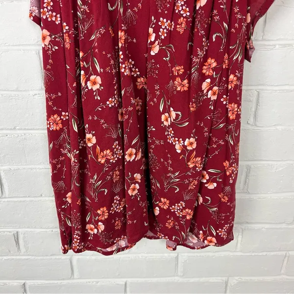 Old Navy Red Floral Short Sleeve Top Size M - Image 4