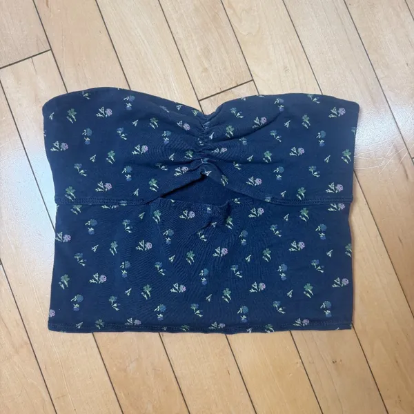 URBAN OUTFITTERS Silence + Noise Tube Crop Top Navy FLoral Size XS Cut Out - Image 2