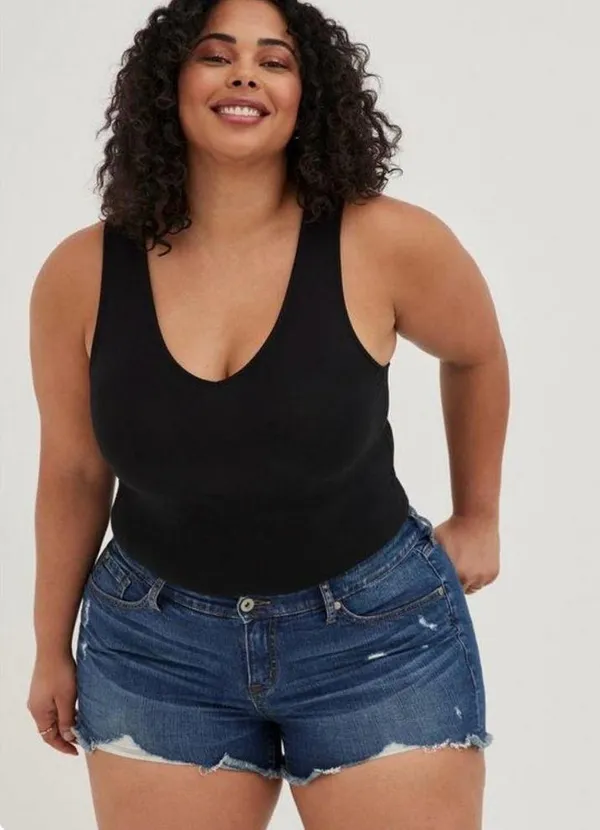 Torrid 3.5 Inch Vintage Stretch Mid-Rise Shorts Women’s Plus Size 26 Distressed - Image 2