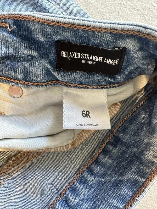 Express Relaxed Straight Ankle High-Rise Jeans Size 6R Light Wash - Image 6