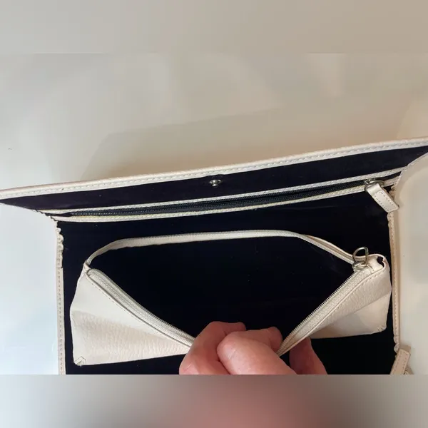 Pandora Women’s Unforgettable Moments Jewelry Travel Case 5”‎ X 10” - Image 8