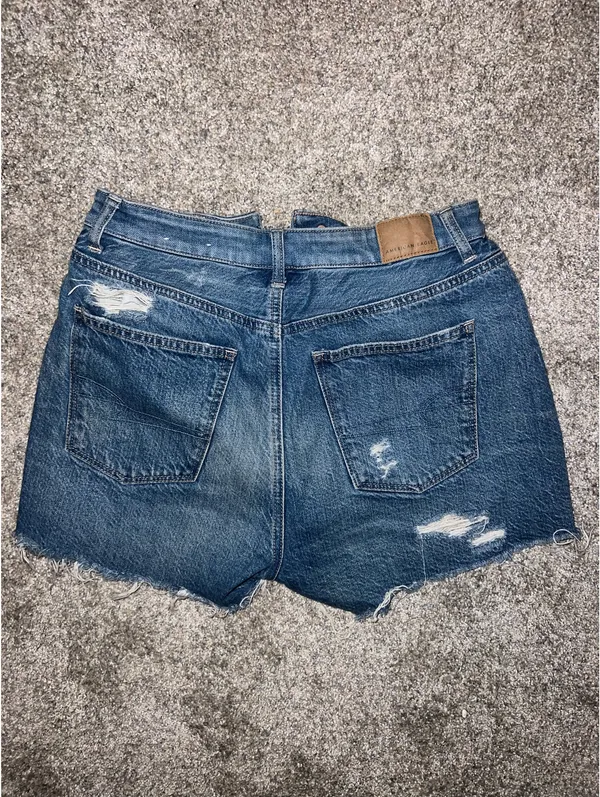 American Eagle Highest Rise Mom Shorts - Image 2
