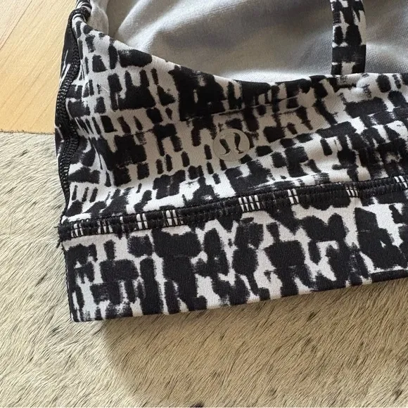 LULULEMON Energy Bra‎ In Urban Block Ice Grey Black Size 8 - Image 5