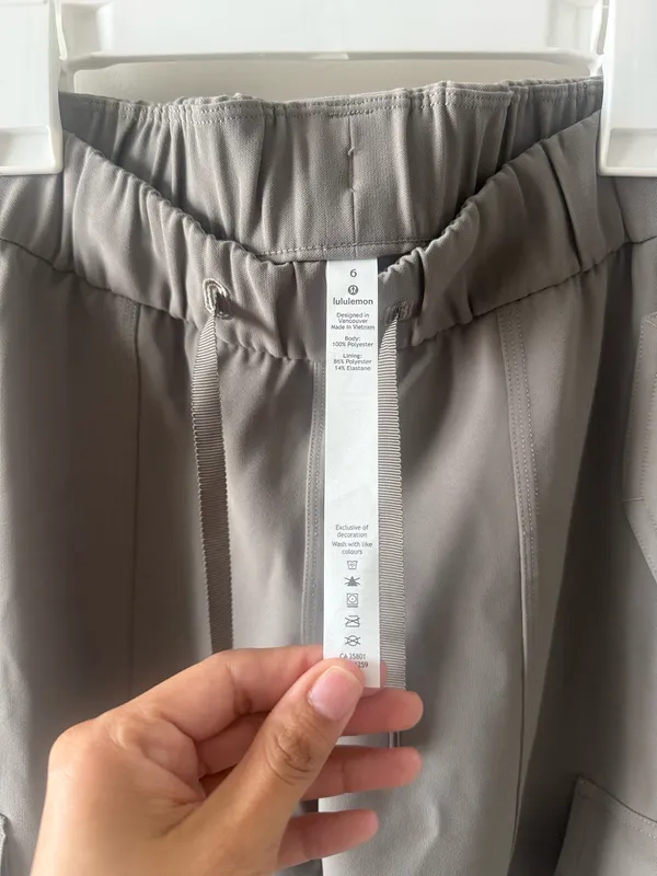Lululemon Women's Black and Tan Pants 6 - Image 5