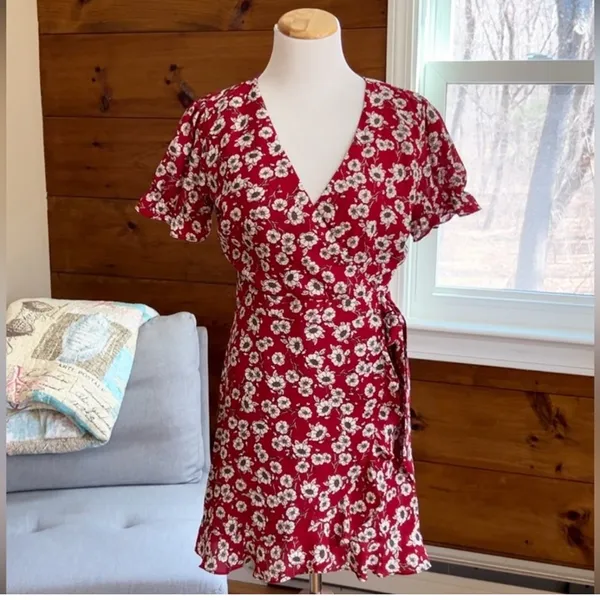 Sadie & Sage Red White Floral Pattern Wrap Style Dress Size S - Image 3