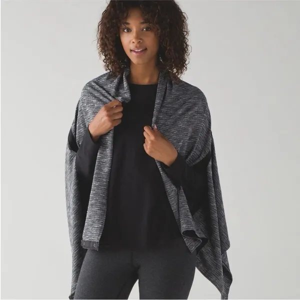 Lululemon Vinyasa Gray Wrap Scarf - Image 5