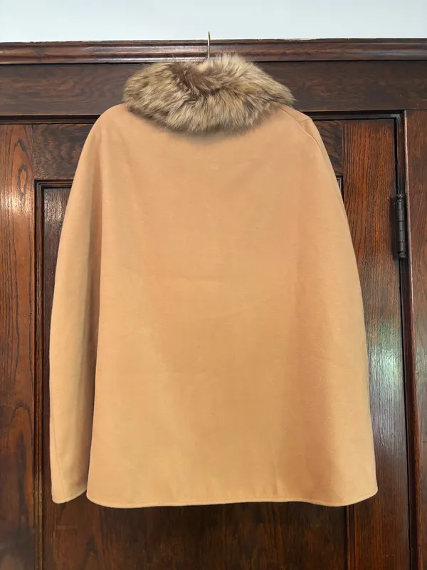 Modena tan cape with fur neck - Image 2