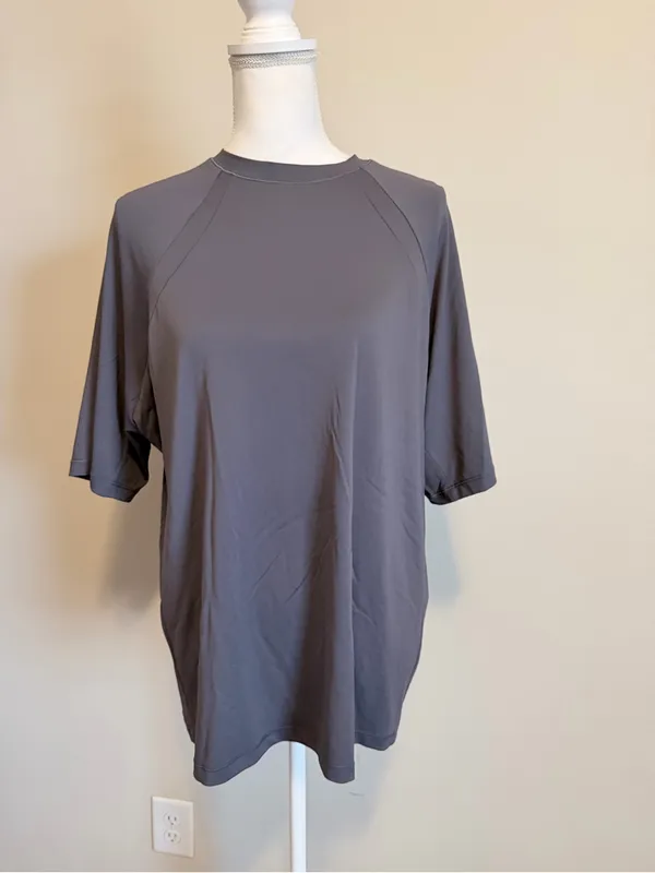 NWT Nike x Skims airy oversized boyfriend t-shirt in raven size xs - Image 2