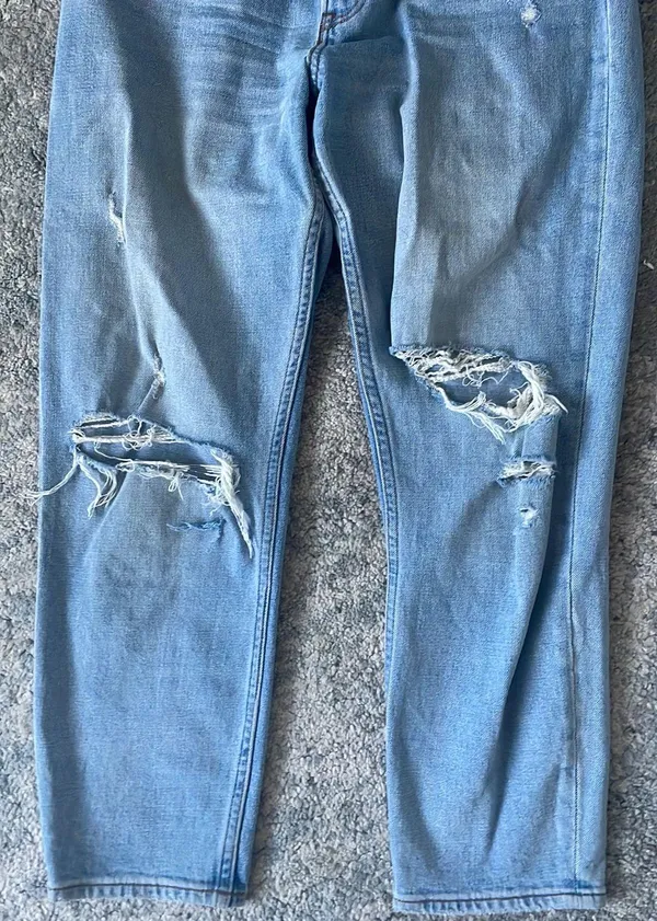 Abercrombie Curvy Love High Rise Mom Jean (short length) - Image 3