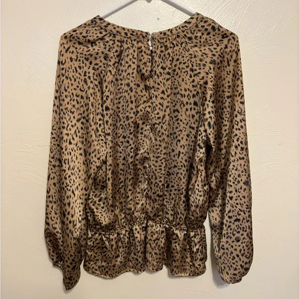 Eclair Abstract Animal Print Peplum Blouse Size Medium Brown - Image 8