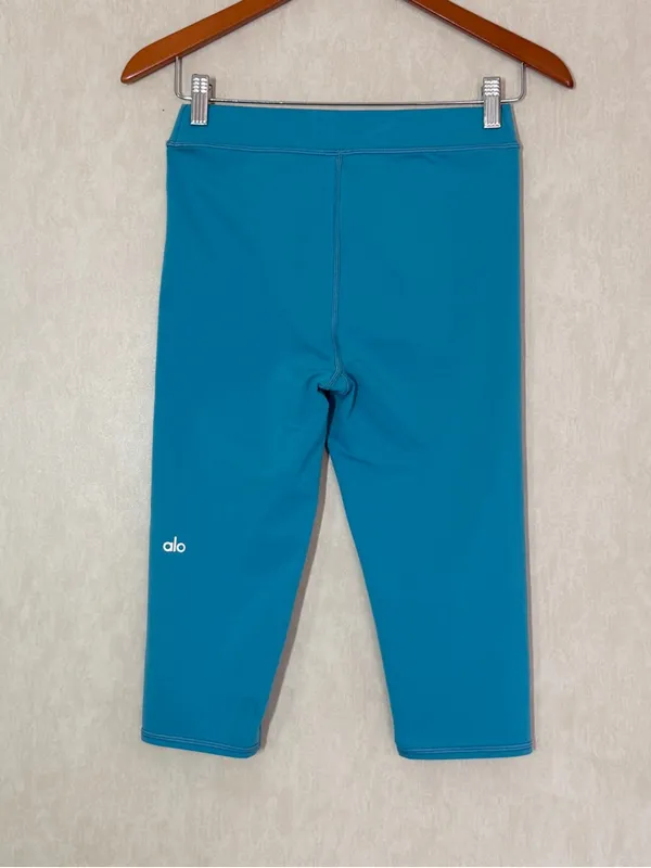 Alo Yoga Women’s Criss Cross Capri Leggings Mid Rise in Blue 6 - Image 6