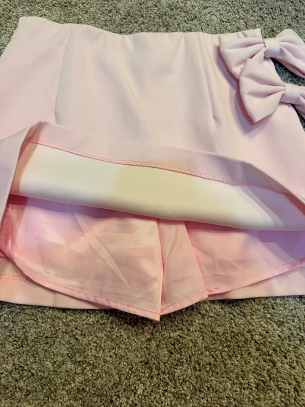 SHEIN Pastel Pink Mini Skirt with Bow Accents - Image 2