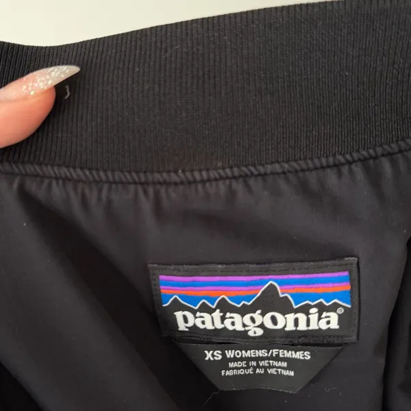 Patagonia Black Bomber Jacket Women’s XS Lightweight Full Zip - Image 7
