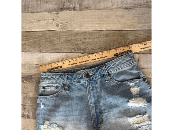 Abercrombie & Fitch Women's Size 2 W26 Distressed Denim Cutoff Short High Rise - Image 8