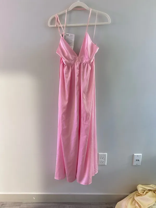 Revolve Maxi Dress Pink Flowy Small - Image 2