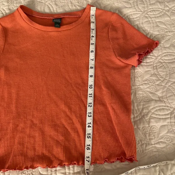 Wild Fable Cropped‎ t-shirt size medium - Image 4