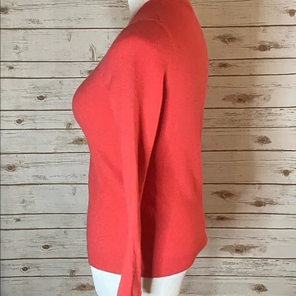 C by Bloomingdale’s classic casual cashmere V-neck sweater Size Small - Image 3