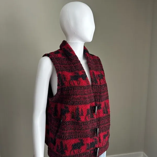 Vintage Woolrich CabinCore Red + Black Winter Print Fleece Vest Toggle Closure - Image 3