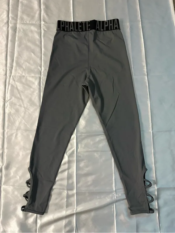 Alphalete Gray Performance Leggings - Image 3