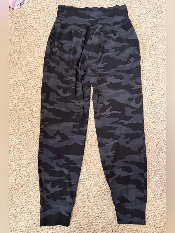 Athleta Salutation Camo‎ Jogger Black Gray Joggers Small - Image 4