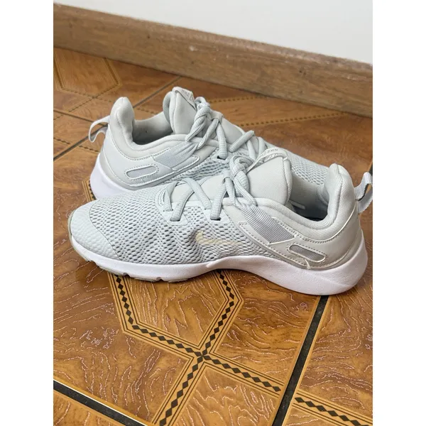 Nike Legend Essential Women’s Training Shoes Gray White CD0212-022 Size 5 - Image 6