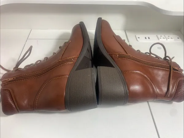 BareTraps Cognac Lace-Up Ankle Boot Size 9.5 - Image 7