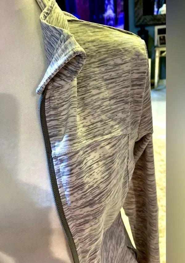 NWOT Women’s Track Jacket Size:S Grey & White Long Sleeves - Image 10