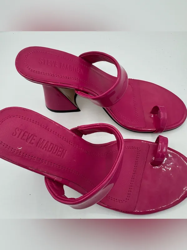 Steve Madden Renie Hot Pink Patent‎ Toe Loop Flared Block Heel Sandals size 7 - Image 2