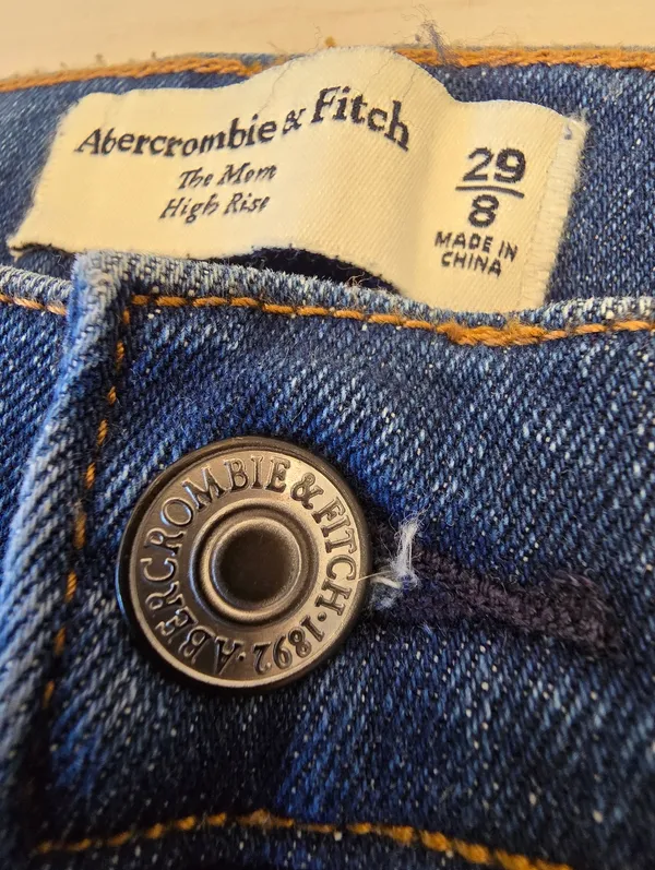 {29/8} Abercrombie & Fitch The Mom Hifh Rise Blue Jeans - Image 9