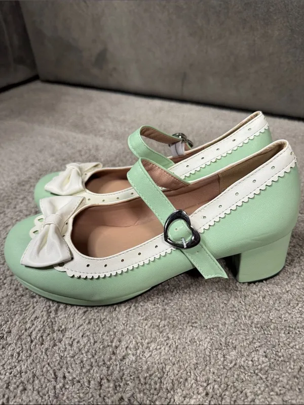 Women’s Green Chunky Heel Mary Jane Pumps Cute Bow & Hearts Round Toe Size 7 NEW - Image 4