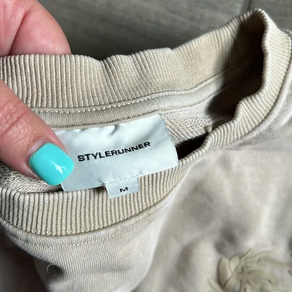 Style runner tan sweatshirt Size M - Image 3