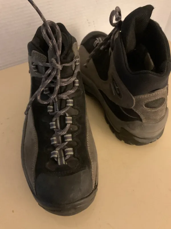 Asolo Women's Gray and Black suede Hiking boots Size 6.5 - Image 10
