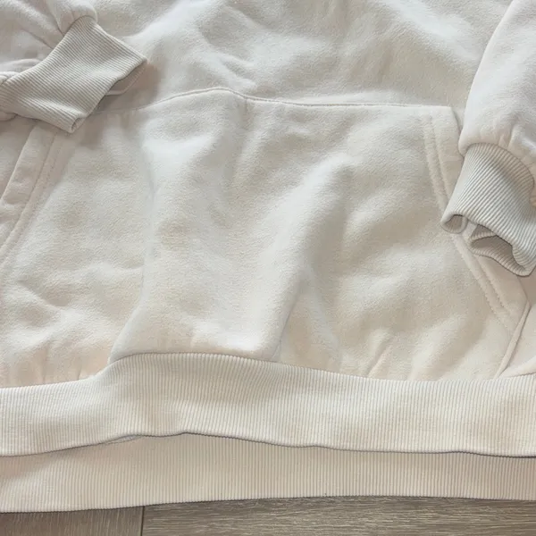 Edikted Cream Crewneck Hoodie with Distressed Blue '98' Patch - Image 4