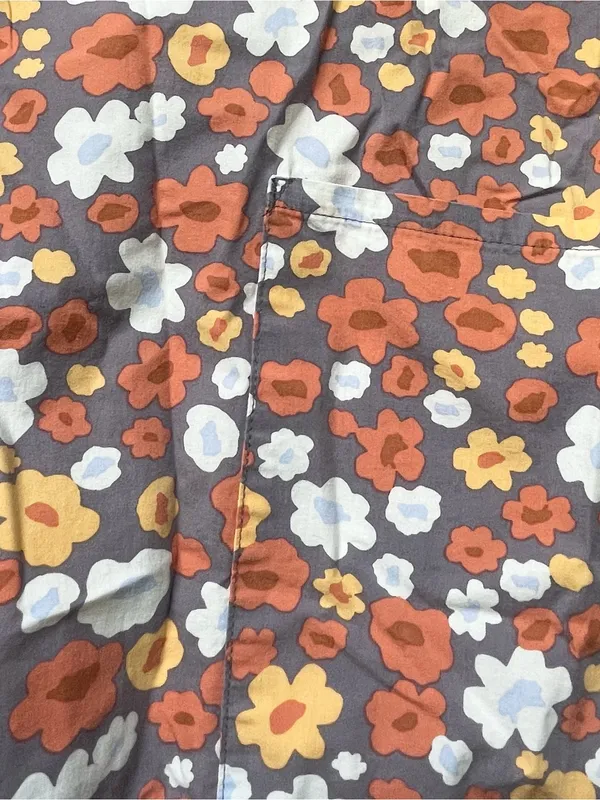 Zoe + Chloe Floral Scrub Top V-Neck Orange Grey White XL ~ Nurse Uniform Top - Image 5