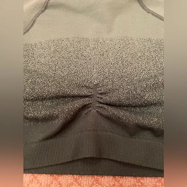Gymshark green cropped long sleeve workout cinch back top women’s size small - Image 4