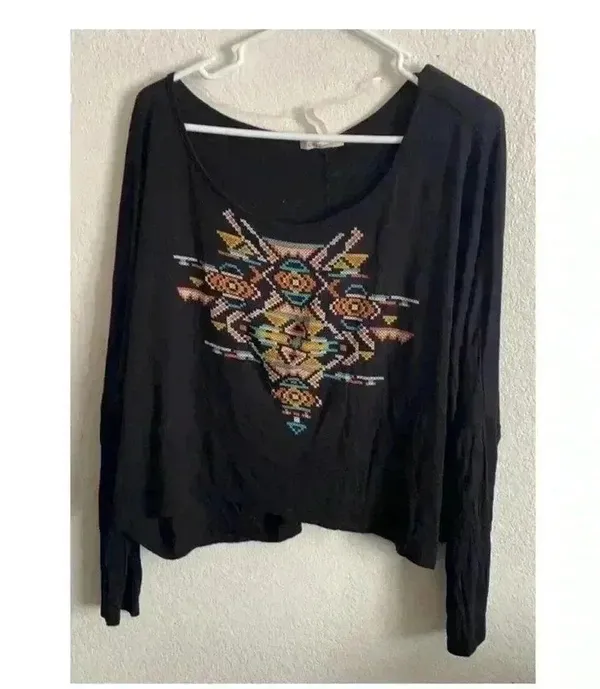 💥Cozy Casual Boho Vibes Azteca Print Black Plus-size Crop top 3X - Image 2