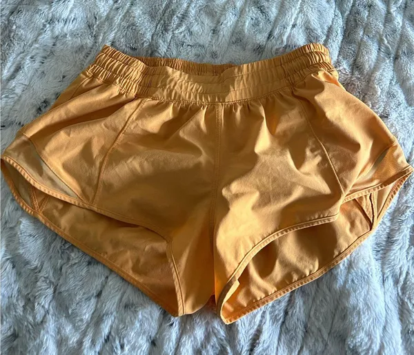 Lululemon Hotty Hot 2.5" - Image 2