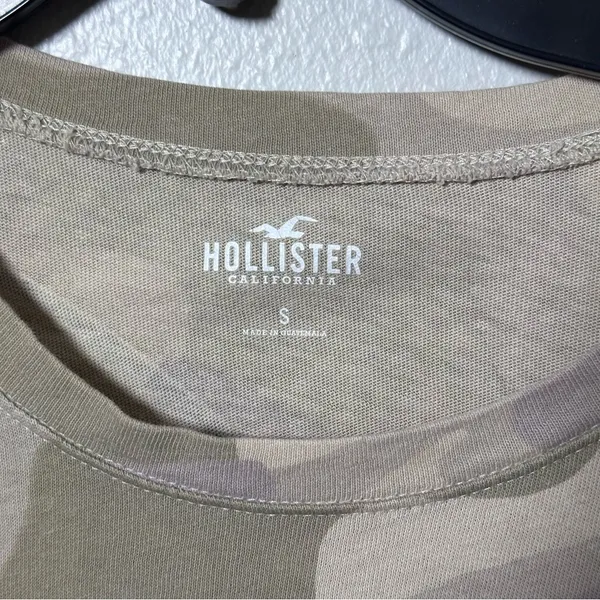 Hollister Women Beige/Green cropped Long sleeve Camo size‎ small - Image 3