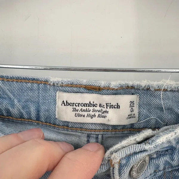 Abercrombie & Fitch Ultra High Rise Ankle Straight Jeans Distressed Size 25‎ - Image 3