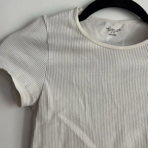 Urban Outfitters Fitted Crop T-Shirt Size M/L - Image 2