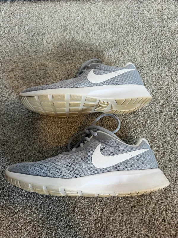 Nike Women’s Light Gray Mesh Sneakers - Image 6